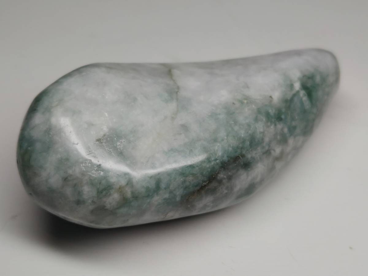 【白青緑】 160g 翡翠 原石 ヒスイ 鉱物 鑑賞石 糸魚川 水石 自然石 天然石 誕生石 置物 金運