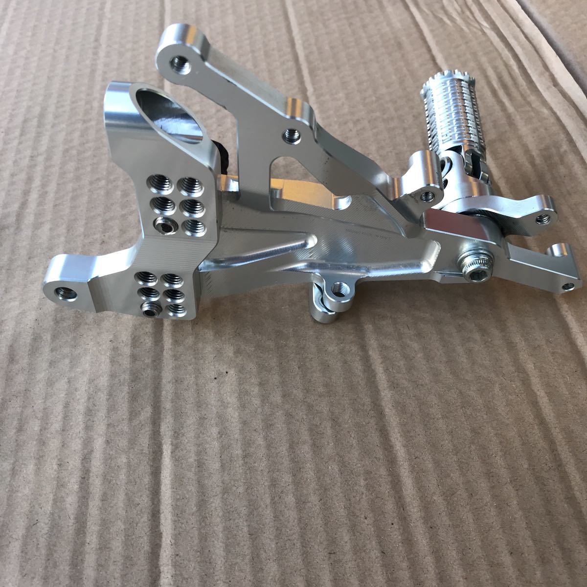 バックステップ DUCATI パニガーレV4/V4S/V4R ドゥカティ リゾマ ドカテイ 取扱説明書付き 96280481A 美品中古品目立つ傷なし _画像3