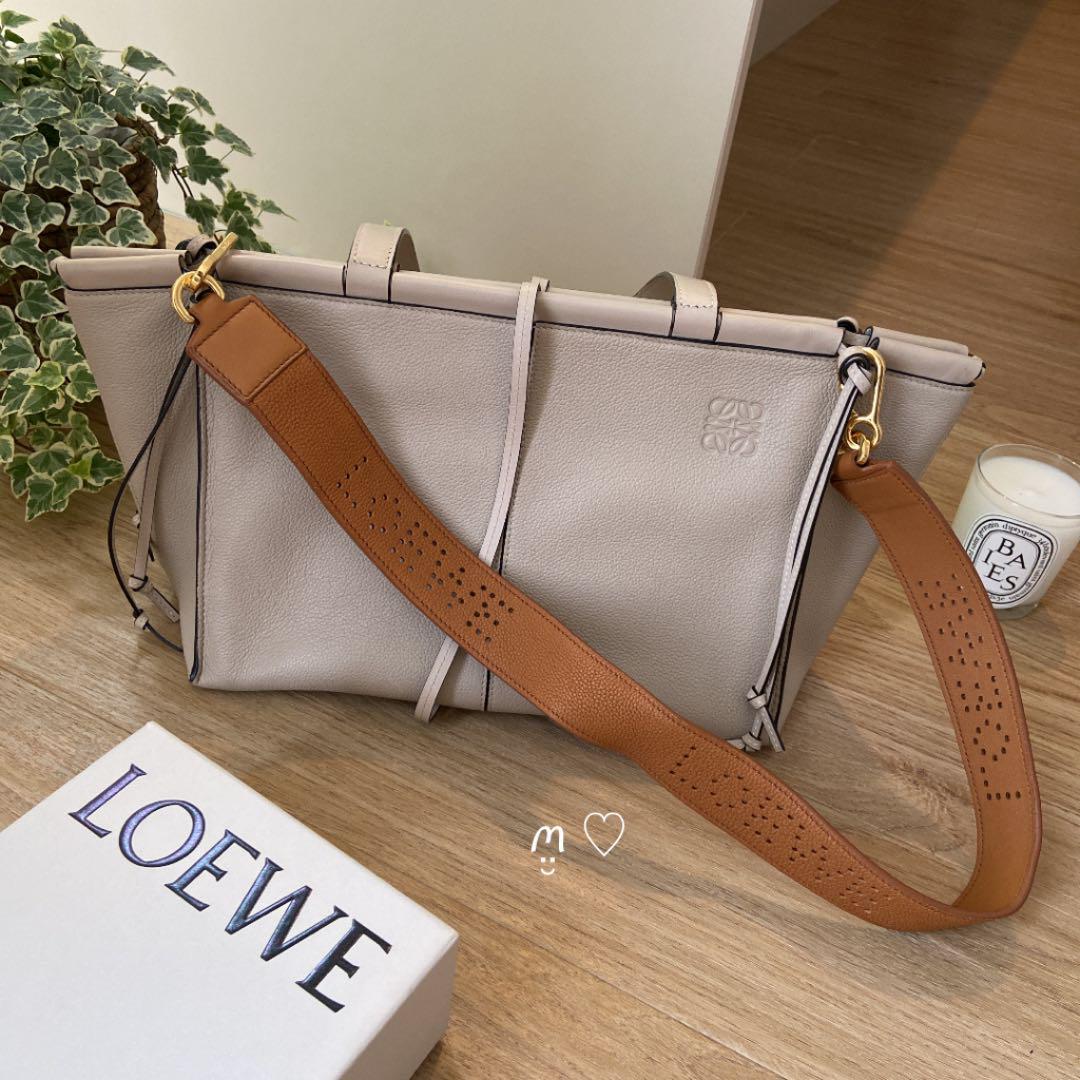 国産人気 LOEWE レザーショルダーストラップ バッグチャーム