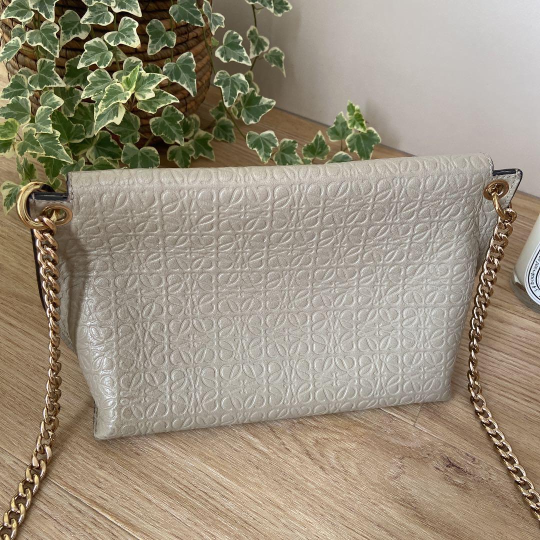 送料無料 LOEWE ロエベ アベニュー リピートアナグラム レザーチェーン