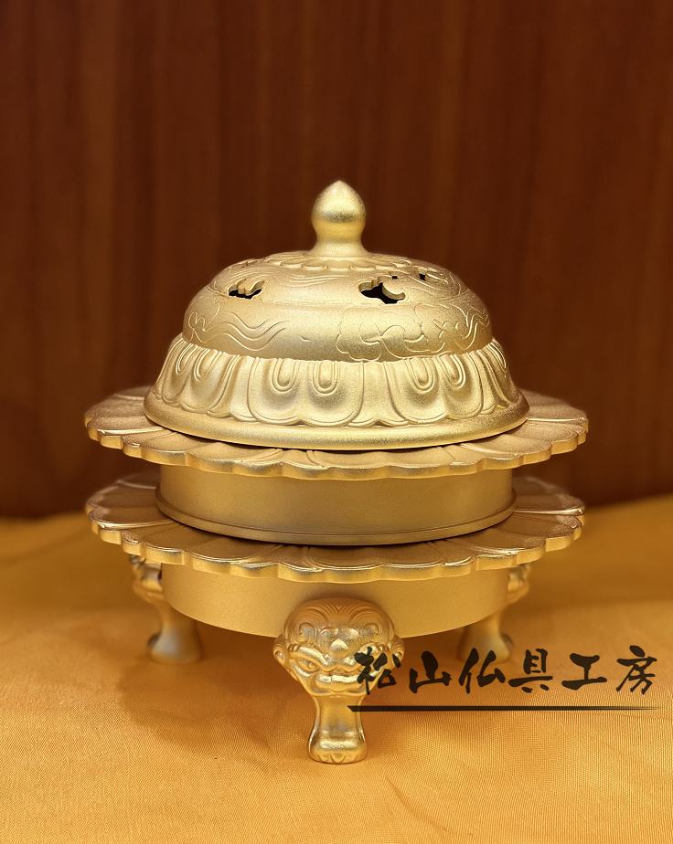 [ Matsuyama Buddhist altar fittings atelier exhibition ] beautiful goods .. law . one surface vessel front . brass made . carving type . gilding fire . censer large . type 