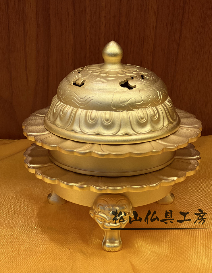 [ Matsuyama Buddhist altar fittings atelier exhibition ] beautiful goods .. law . one surface vessel front . brass made . carving type . gilding fire . censer large . type 