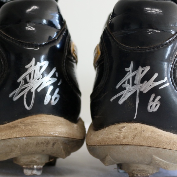 [ charity ] Fukuoka SoftBank Hawks Matsumoto ... hand spike 