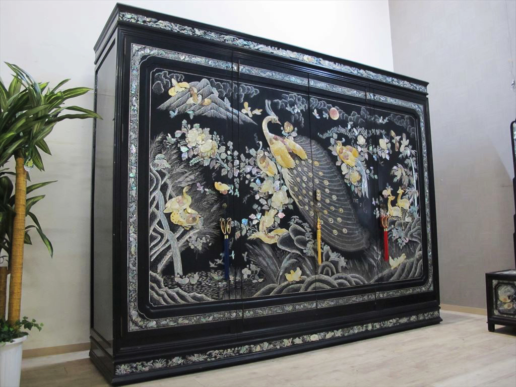 美しい 箪笥 螺鈿細工 衣装タンス 約300万円 最高級箪笥 豪華絢爛!韓国螺鈿 韓国伝統工芸 関西圏限定 貝殻細工 螺鈿細工 クローゼット、ワードローブ