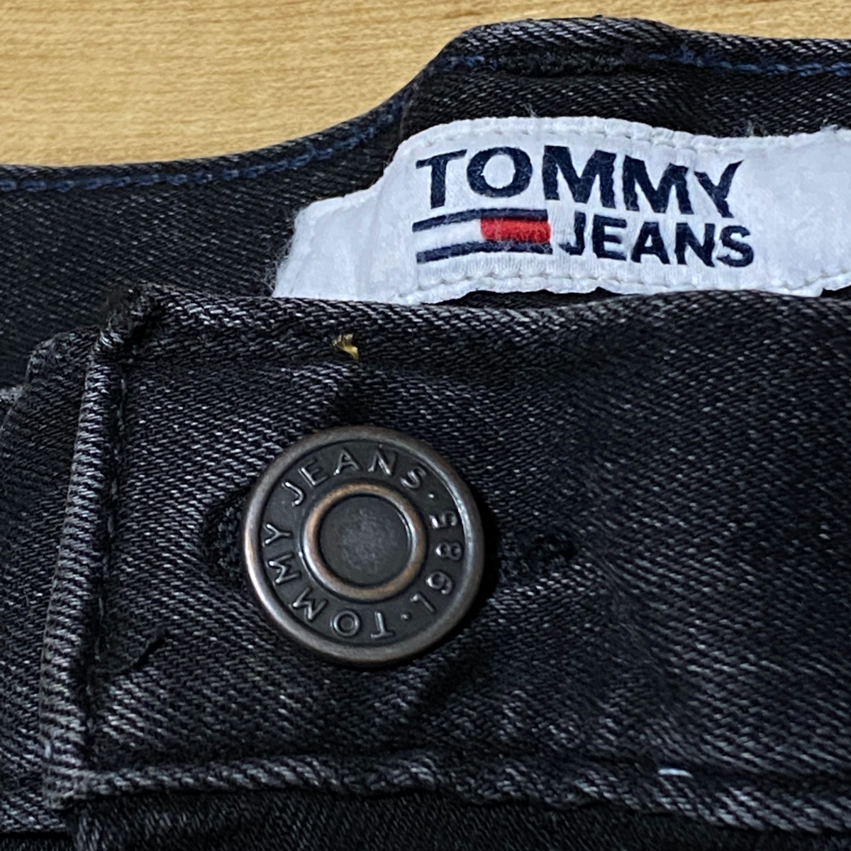 USA仕様 【W40/L32】 TOMMY HILFIGER トミーヒルフィガー TJ SkinnyJeans 強ストレッチ スキニージーンズ ビンテージブラック (R4F-19)_画像3