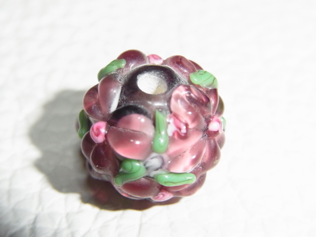 # very scarce 1800 year about ( Edo latter term )! tonbodama (.. sphere )[ purple ] very beautiful small skill . glass . attaching floral print length width 14mm, width 15mm