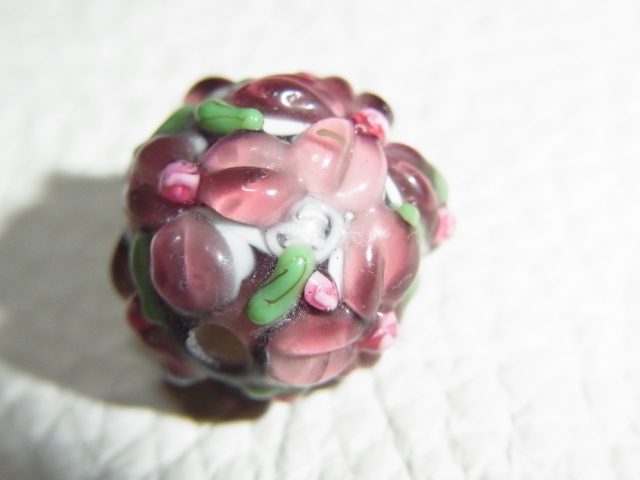 # very scarce 1800 year about ( Edo latter term )! tonbodama (.. sphere )[ purple ] very beautiful small skill . glass . attaching floral print length width 14mm, width 15mm