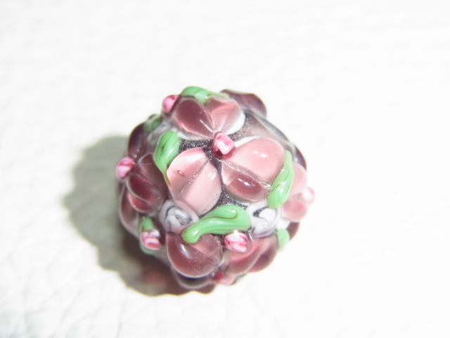 # very scarce 1800 year about ( Edo latter term )! tonbodama (.. sphere )[ purple ] very beautiful small skill . glass . attaching floral print length width 14mm, width 15mm