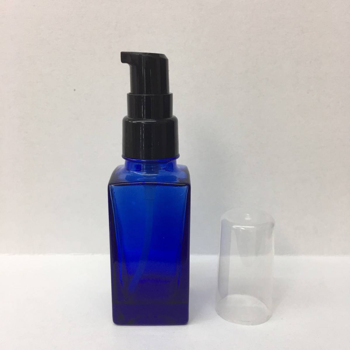 新品 角形 遮光瓶 ミキシングボトル コバルト ポンプ 容器 30ml アロマ エッセンシャルオイル（精油） キャリアオイル コスメ 保存 詰替 黒_画像2