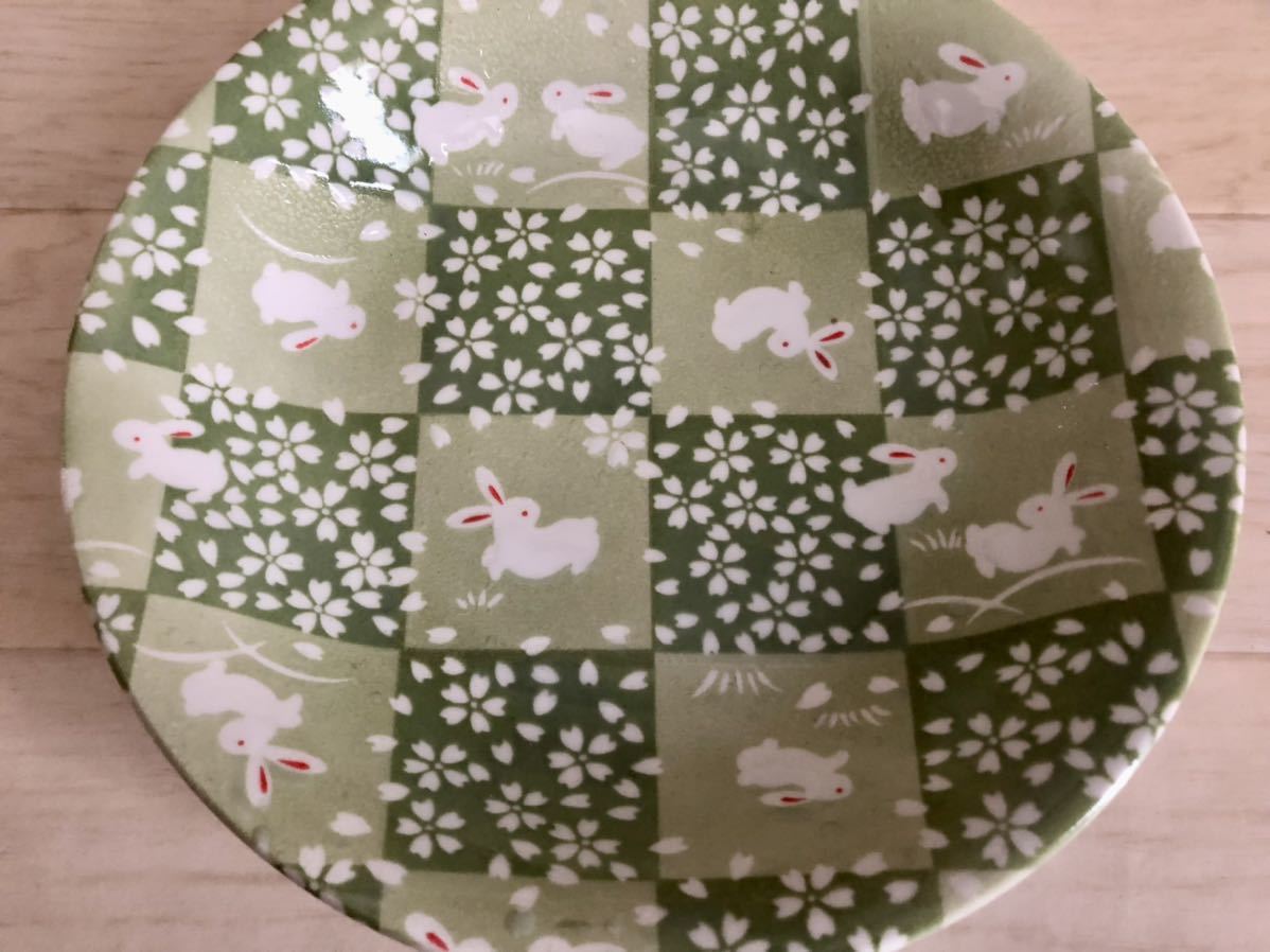 桜とうさぎがいっぱい可愛いお皿　2種■　グリーン系　ピンク系　中皿　和皿　未使用　2枚_画像3