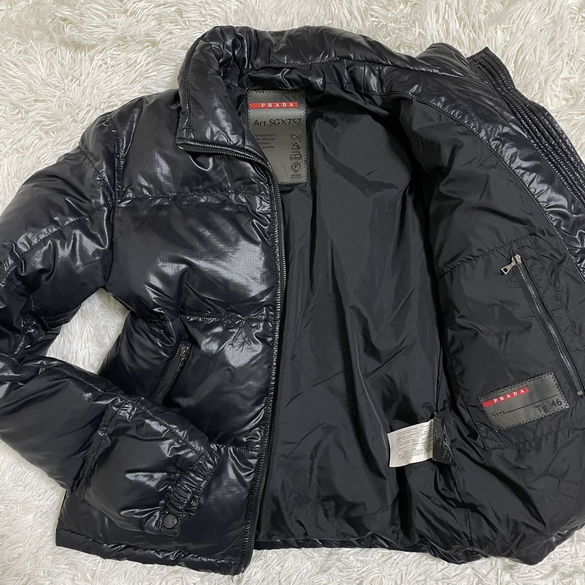 Yahoo!オークション - 未使用級 プラダ PRADA ダウンジャケット Yahoo!オークション - 未使用級 プラダ PRADA ダウンジャケット