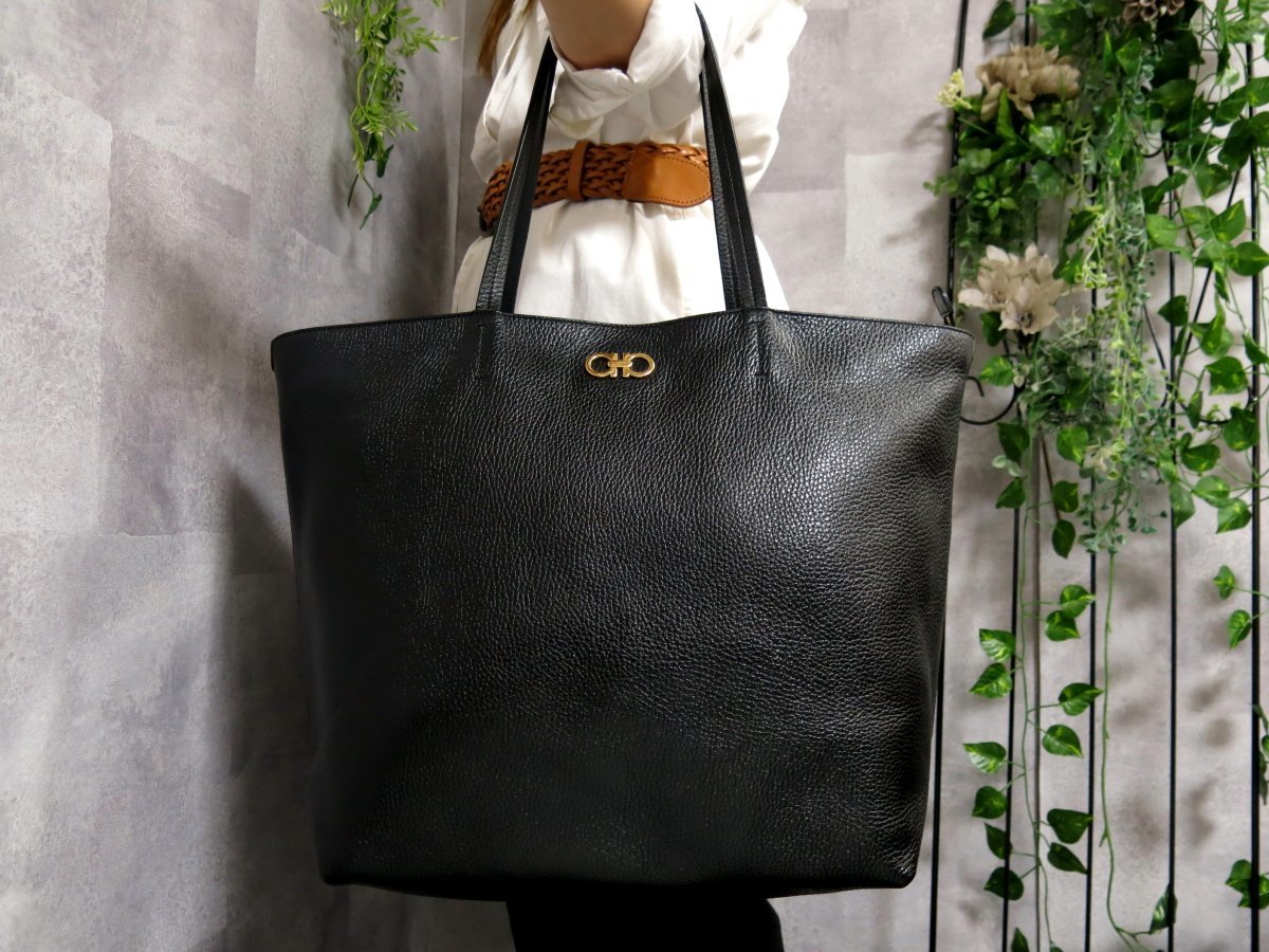 サイズ】 美品 Salvatore Ferragamo フェラガモ ヴァラリボン 長財布
