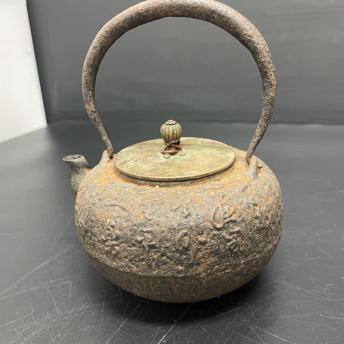 1円スタート】古作 煎茶道具 鉄瓶 唐草柄 晴寿堂 - dev.alghost.com 【国内発送】 e1620 銚子 茶道具 鉄瓶 酒器 酒注 合わせ箱 糸目 鉄製 金属工芸