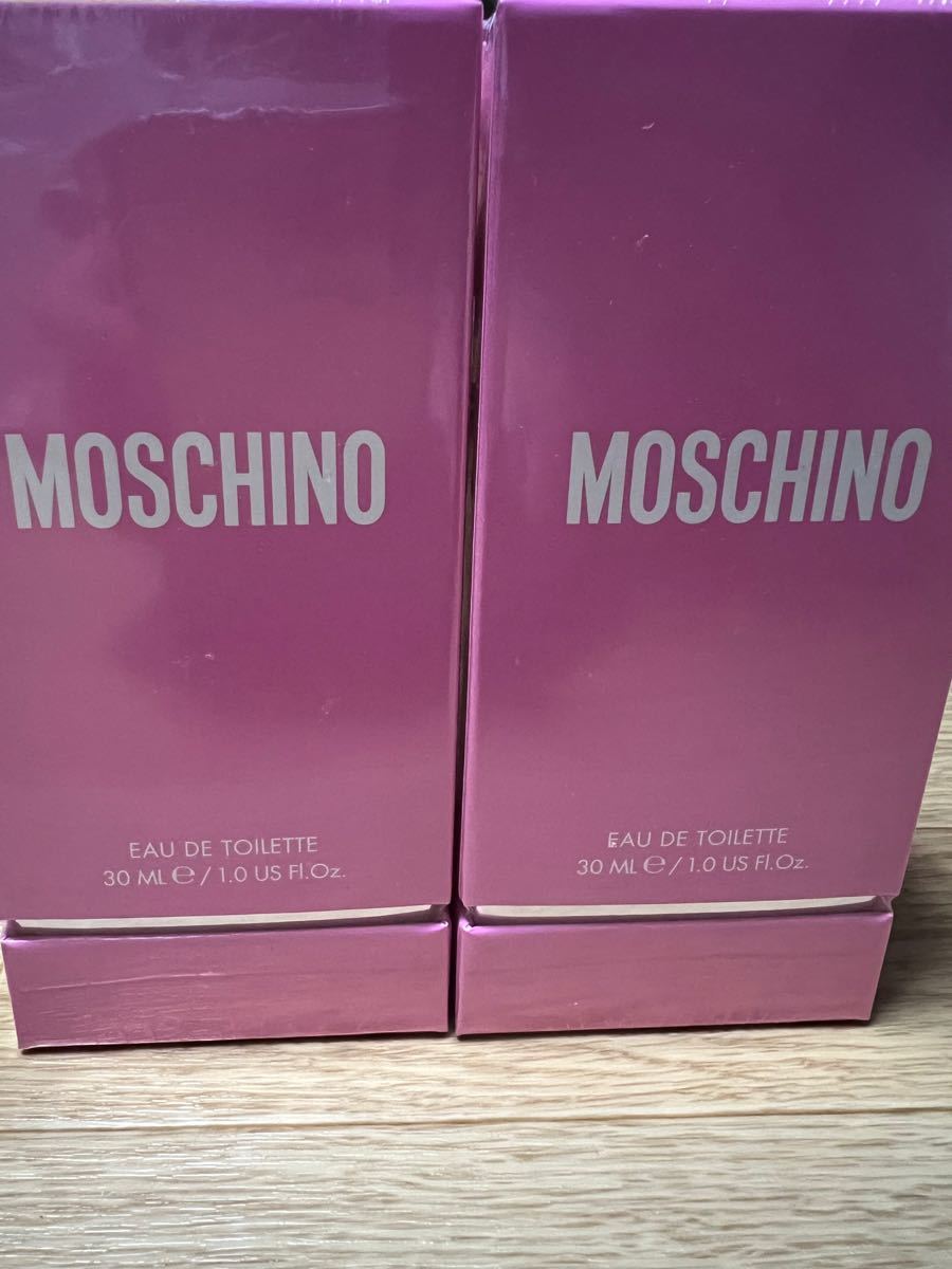 モスキーノ  MOSCHINO   フレッシュ  クチュール　ピンク  EDT  SP  30ml 【香水】　　2個セット