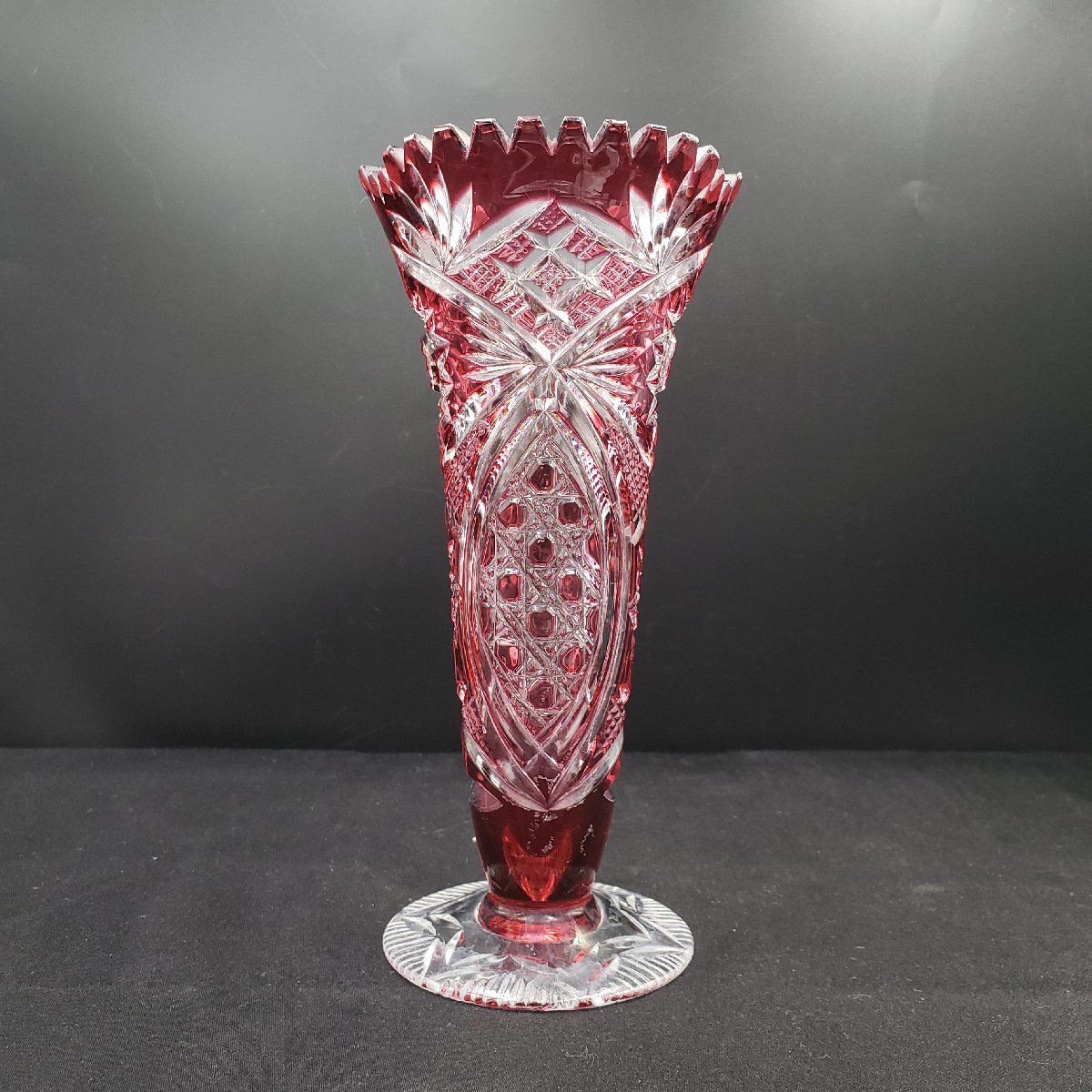 ボヘミアンガラス 花瓶 フラワーベース ガラス クリスタル 花器 赤 レッド 切子 切子風 クリアレッド 一輪挿し インテリア【60s898】
