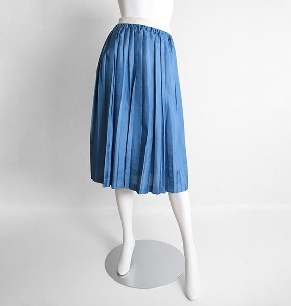 * прекрасный товар tricot COMME des GARCONS * юбка в складку голубой S размер атлас колени длина Toriko Comme des Garcons *ZX1