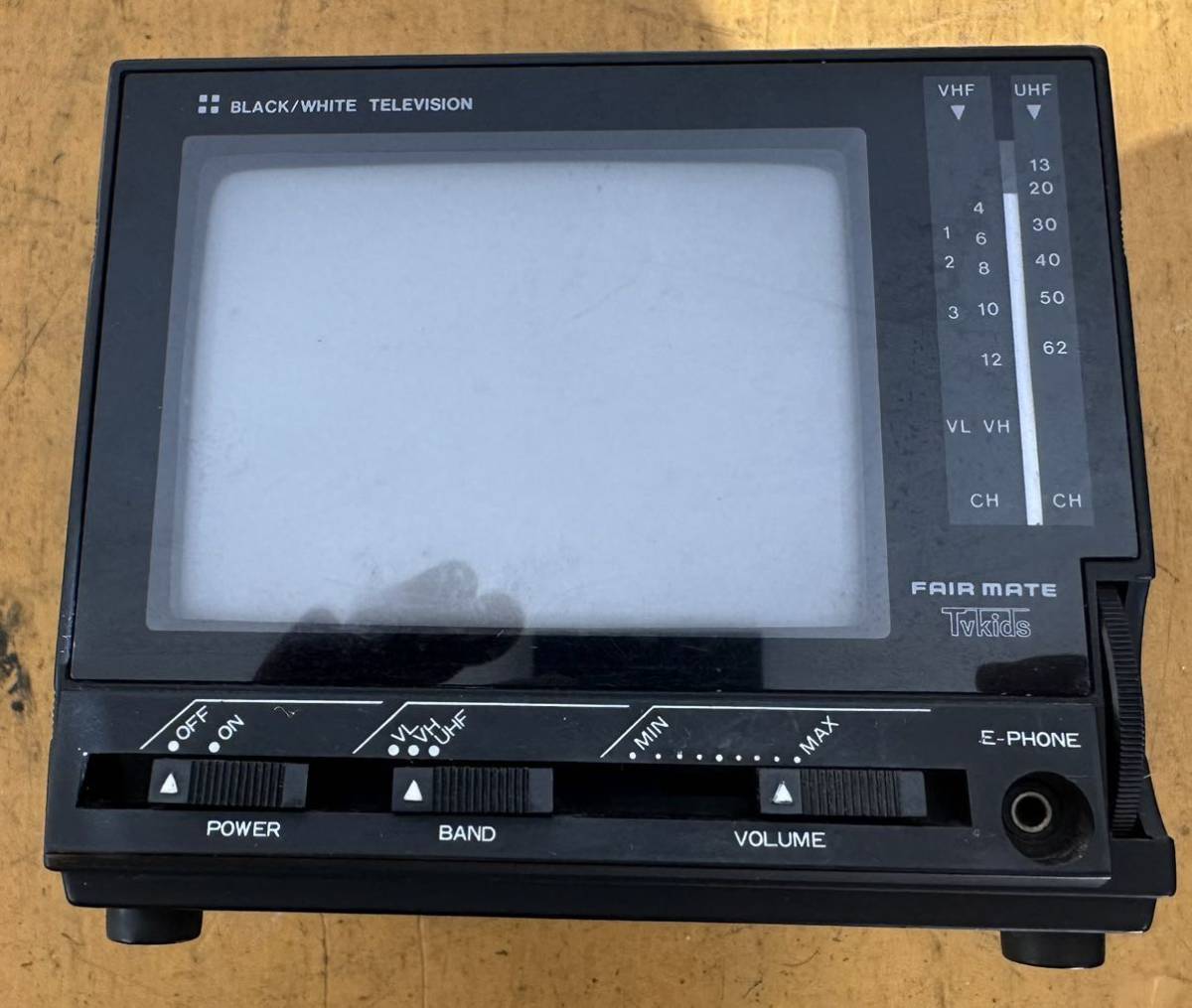 フェアメイト(株）ポータブル白黒テレビ EA-4S 通電のみ確認 1981年製の画像3
