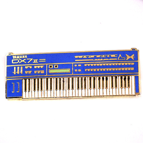  pin badge * Yamaha electronic piano DX7 music keyboard musical instruments * France limitation pin z* rare . Vintage thing pin bachi