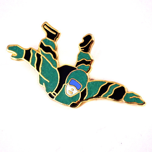  pin badge *pala Shute falling middle * France limitation pin z* rare . Vintage thing pin bachi