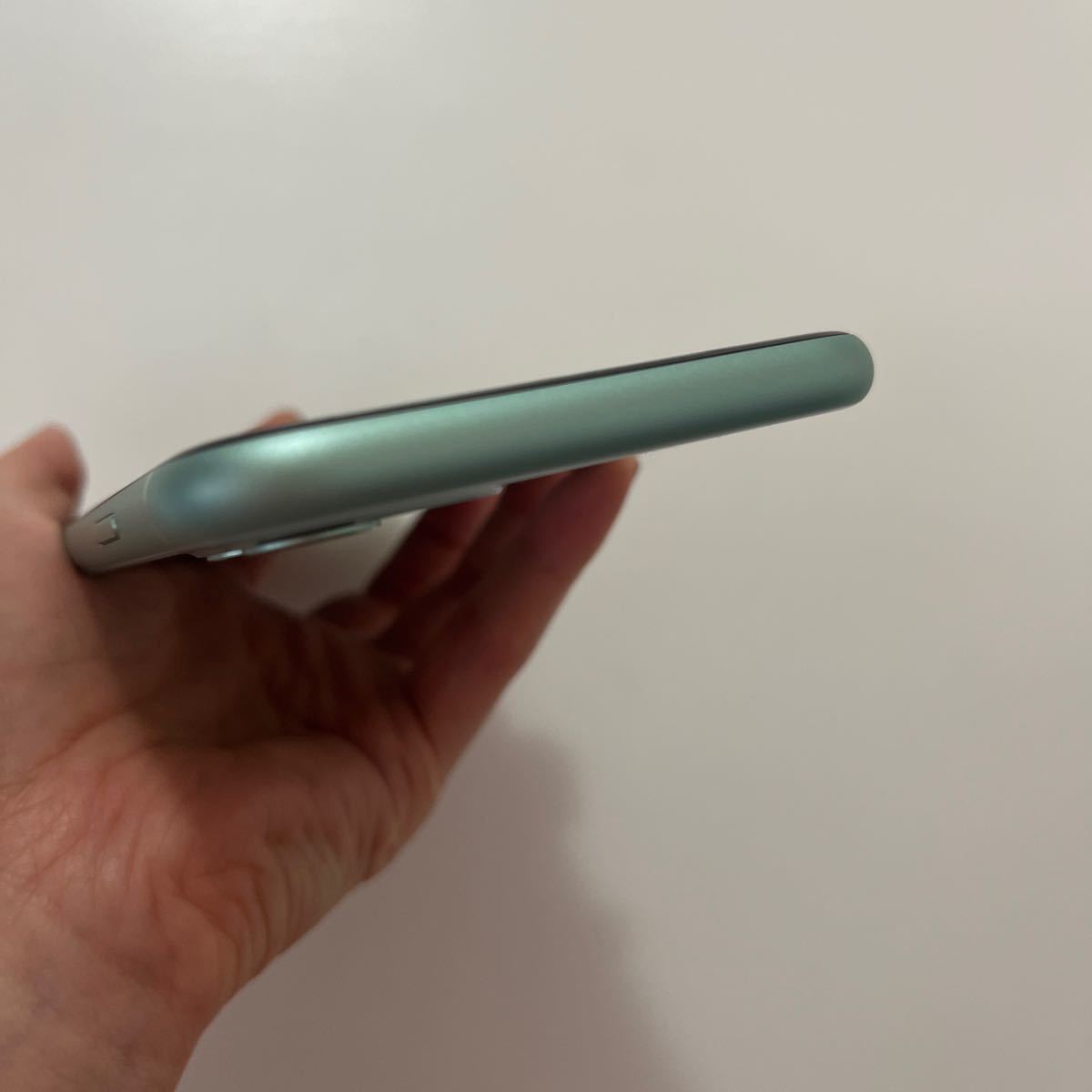 美品】iPhone 11 グリーン 64 GB SIMフリー 画面保護のガラス 美品】iPhone 11 グリーン 64 GB SIMフリー 画面保護のガラス