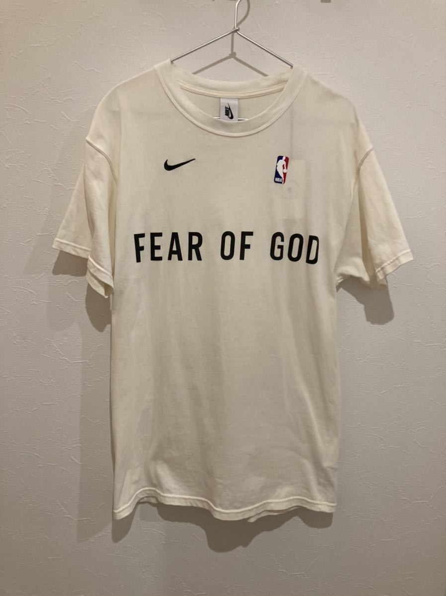 新しいブランド 【送料無料】美品 NIKE × Fear of God ナイキ フィアオブゴッド 半袖Tシャツ CU4699-140 プリント Tee ベージュ xs Sサイズ以下