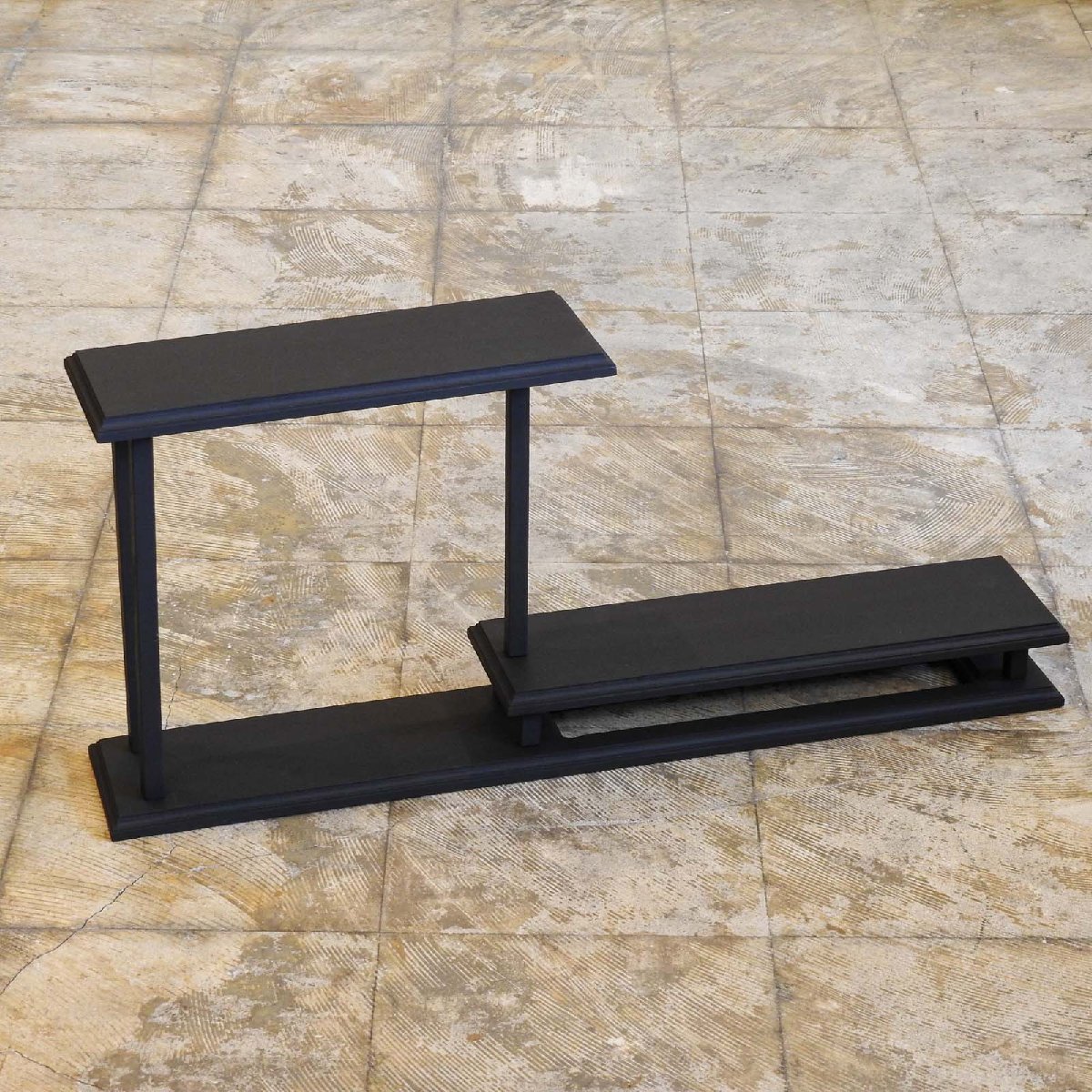 ふるい黒色の飾り棚 / 無垢材 展示台 卓上収納 スパイスラック HK-a-01554