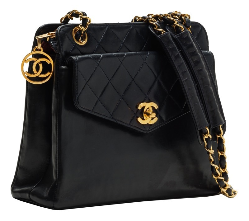 品質は非常に良い CHANEL 黒(ゴールド金具) ラムスキン ダブル