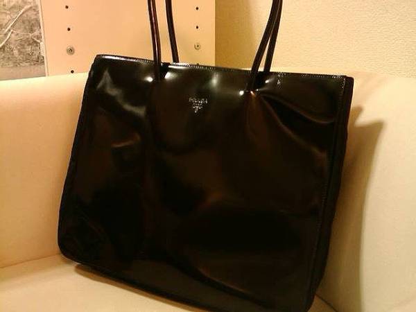 ★即決★PRADA（プラダ)ブラックパテントレザー トートバッグ_画像1