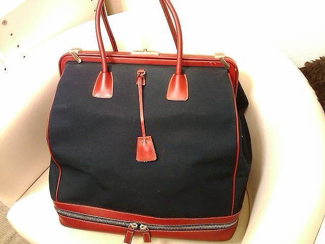 ☆即決☆PRADA(プラダ)ネイビー×レッド 大きめ ハンドバッグ