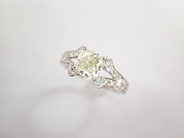 美品 Pt900 大粒!ダイヤ1.133ct(M‐I1) 他ダイヤ計0.45ct デザイン