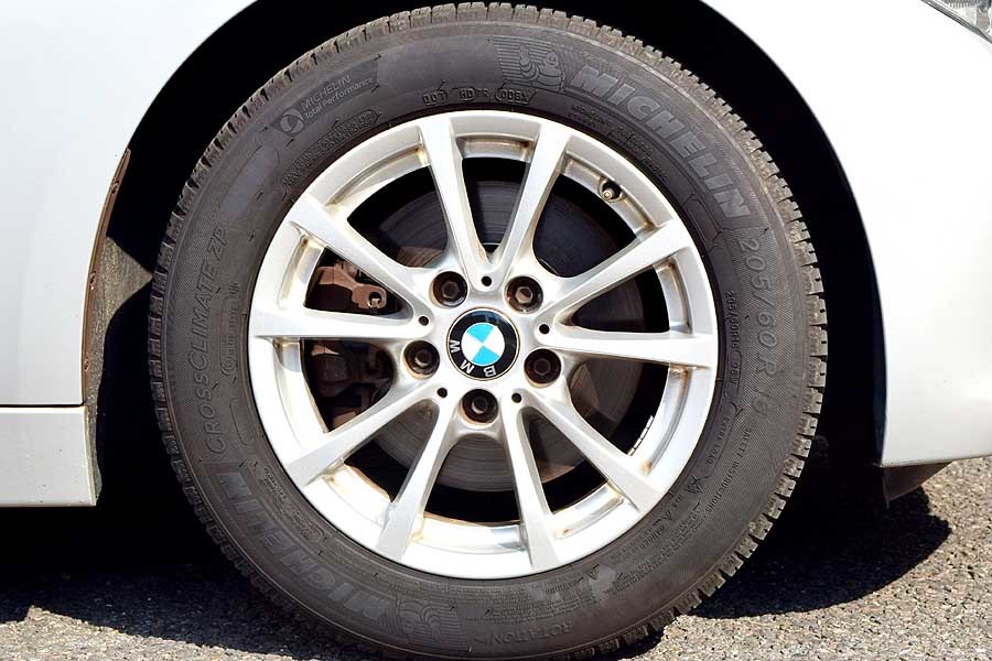 「H26年モデル 車庫保管 正規ディーラー車 BMW 320d 車検R5年7月 人気のシルバー 出品中の現車確認可能」の画像3