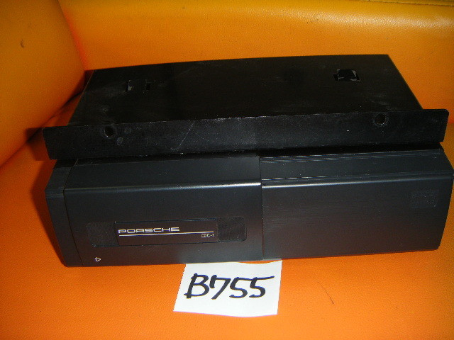 ポルシェ用　CDチェンジャー　（マガジンなし）　　B755