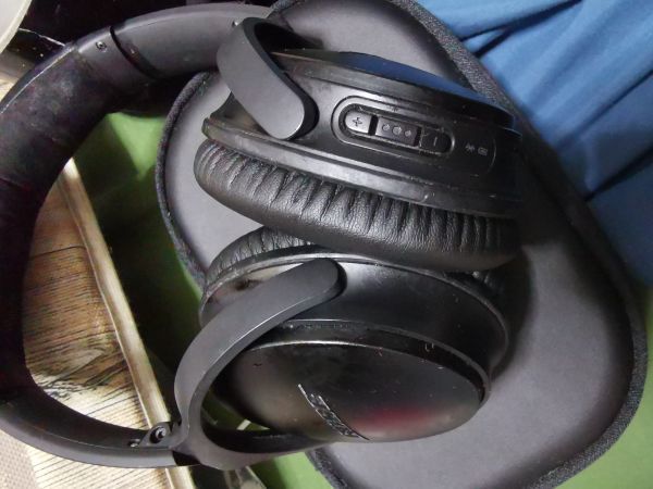 Bose QuietComfort 35 (Series I) Wireless Headphones, Noise Cancelling - Black_画像4