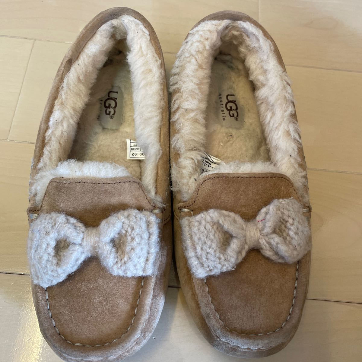 美品アグ　UGG モカシン　ニットリボン us5 22cm