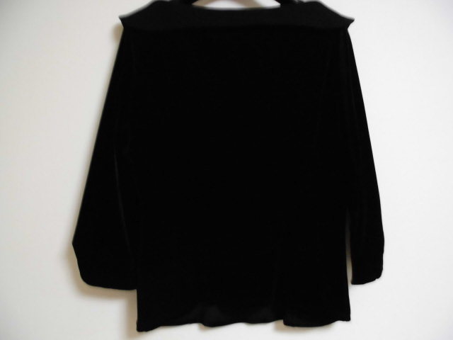 ☆美品かと。。☆♪VELOUR NOIR by FOXEY NY(ベロアノワール by フォクシーNY)♪ “ベロアの可愛い七分袖トップス(４０)”の画像4