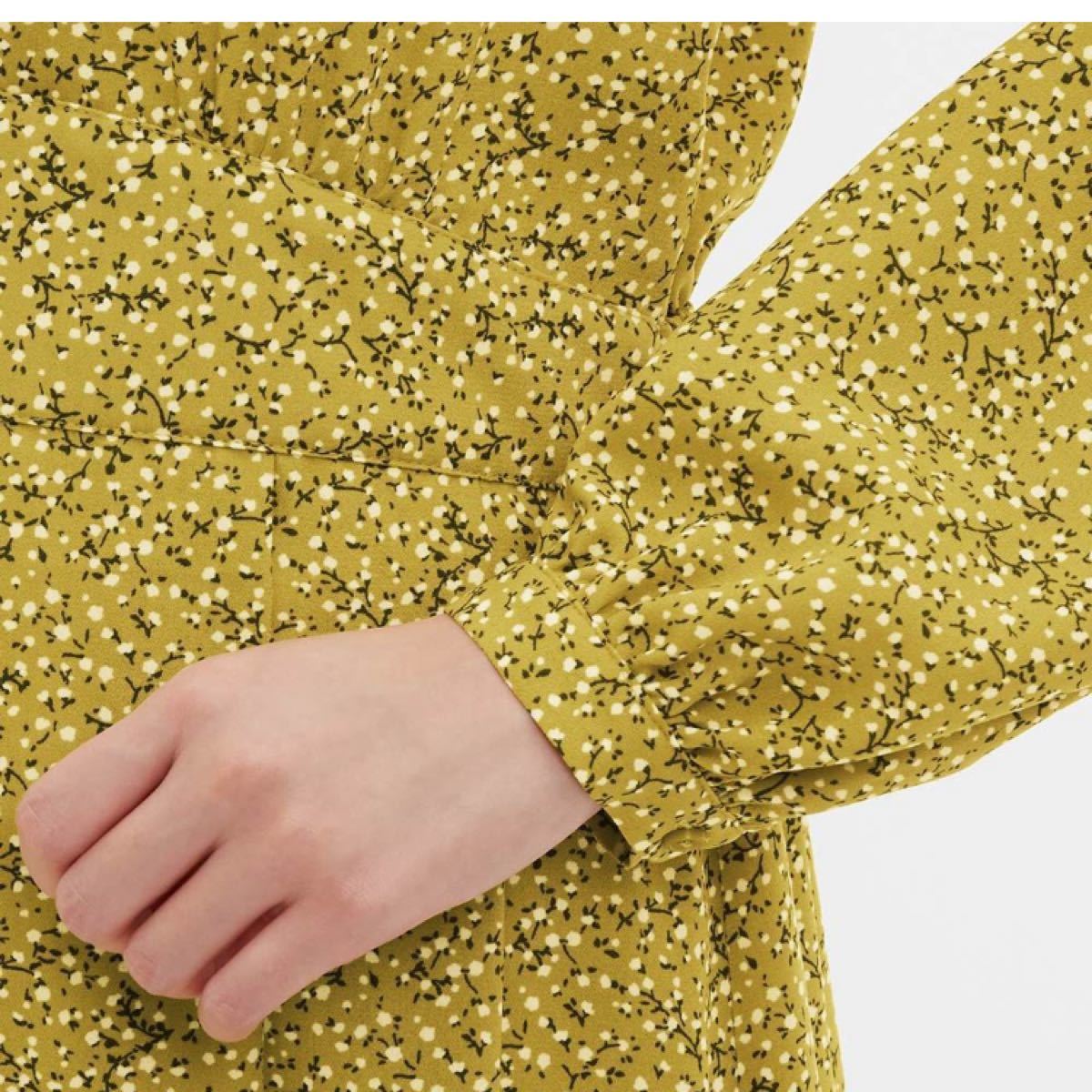 新品 GU Vネックハイウエストフラワーワンピース 花柄 イエロー 新品 GU Vネックハイウエストフラワーワンピース 花柄 イエロー