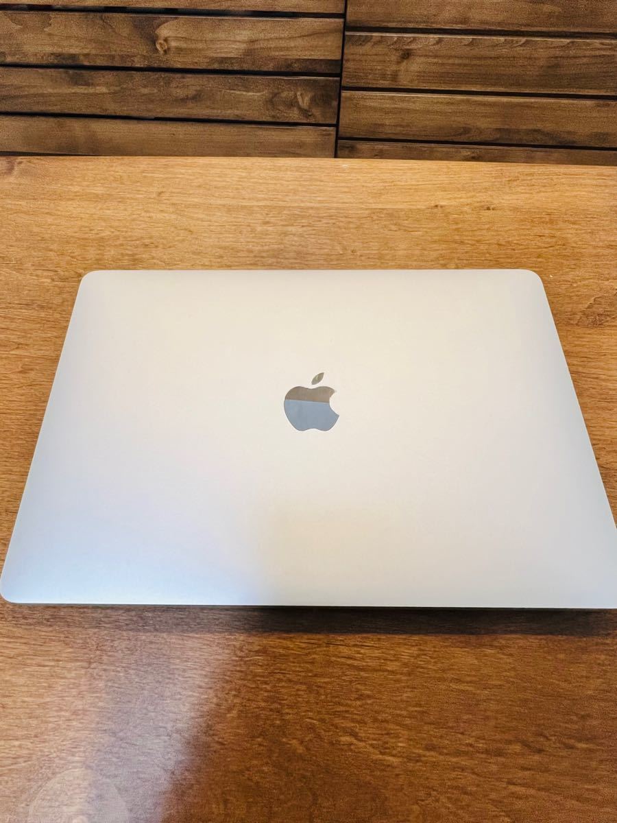 美品 MacBook Air 2018 シルバー MREA2J/A Apple