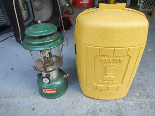 Coleman - Yellow Clamshell Lantern Case - Dated 3/79 / 220F lantern 12/71 海外 即決