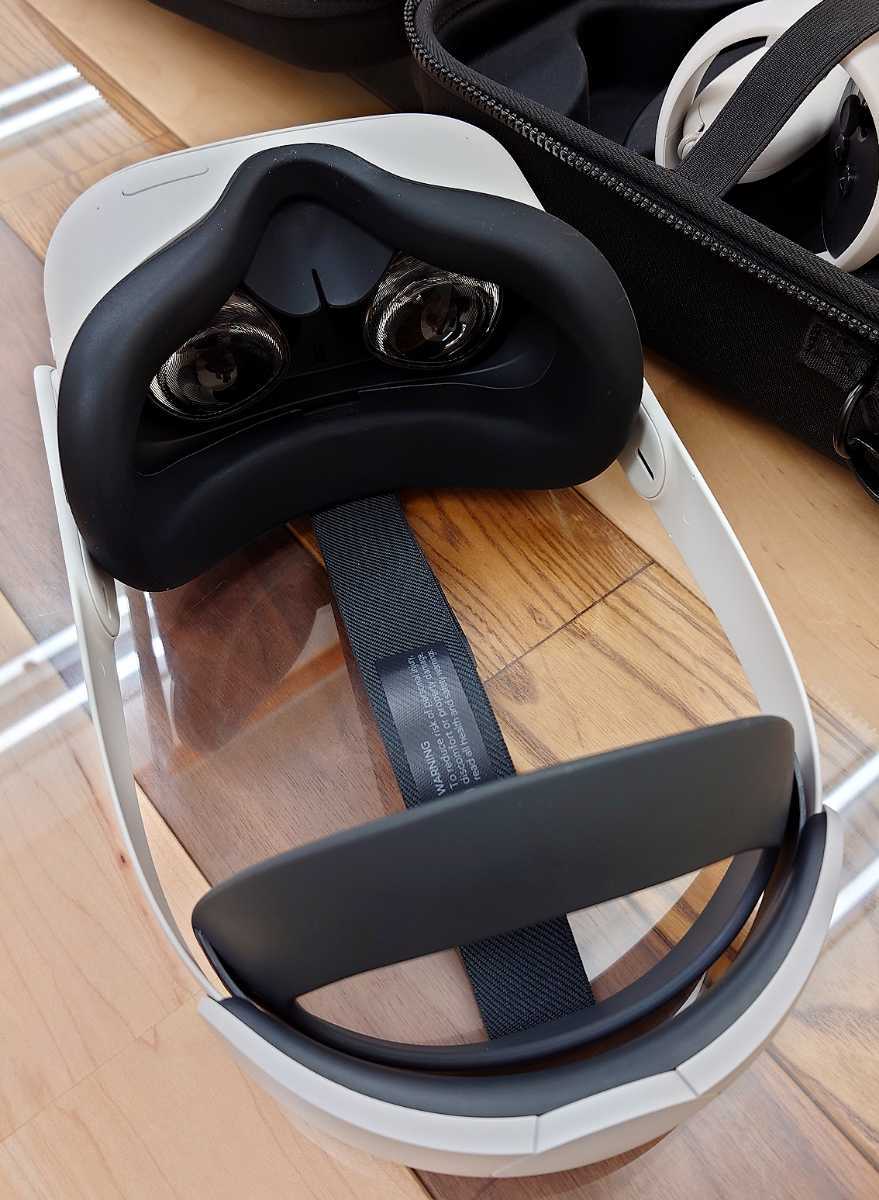 VRゲーム機・Facebook Oculus Quest2「オキュラスクエスト2」（Meta Quest2）モバイルバッグ付き　※取説、外箱無し！送料無料！_画像3