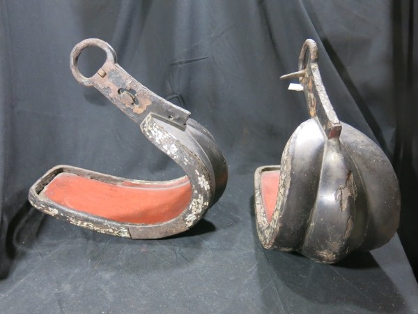 A Muromachi era stirrups that 1