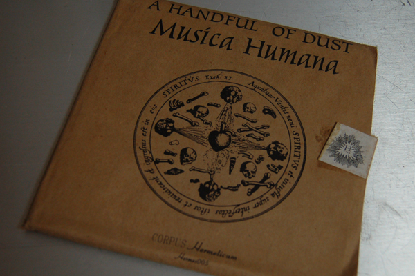 A Handful Of Dust Musica Humana Hermes005 ブックレットにシミ有 Noise ノイズ Bruce Russell Alastair Galbraith 輸入盤 USED