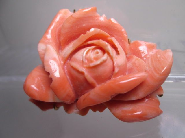 江月】☆アンティーク・本珊瑚 薔薇の花彫刻の帯留め 24,35g | news
