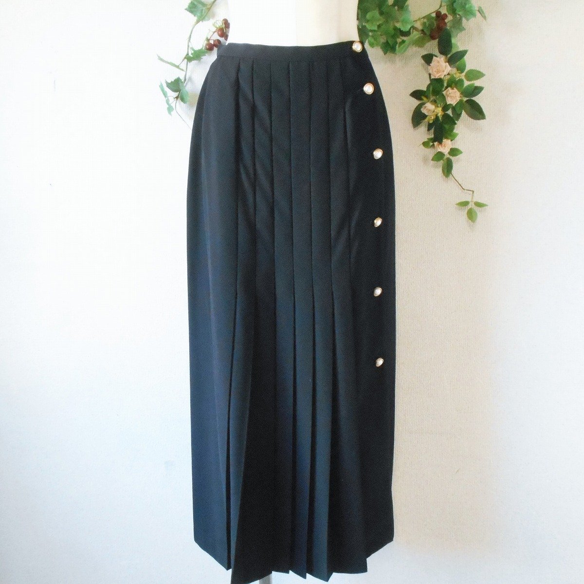 【ファッション通販】 ISAO KANEKO カネコイサオ 未使用 前後 黒 スカート 使用 プリーツ カネコイサオ