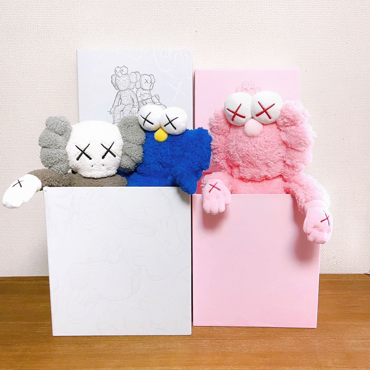 KAWS カウズ BFF ピンク／SEEING WATCHING ブルー コンパニオン