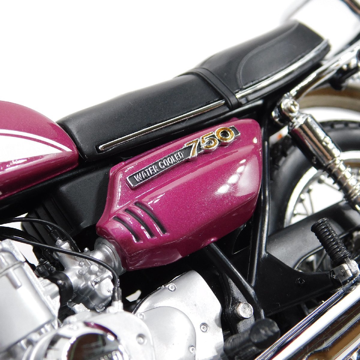 Yahoo!オークション - ミニチャンプス 1/12 SUZUKI GT750 #86491 Yahoo!オークション - ミニチャンプス 1/12 SUZUKI GT750 #86491