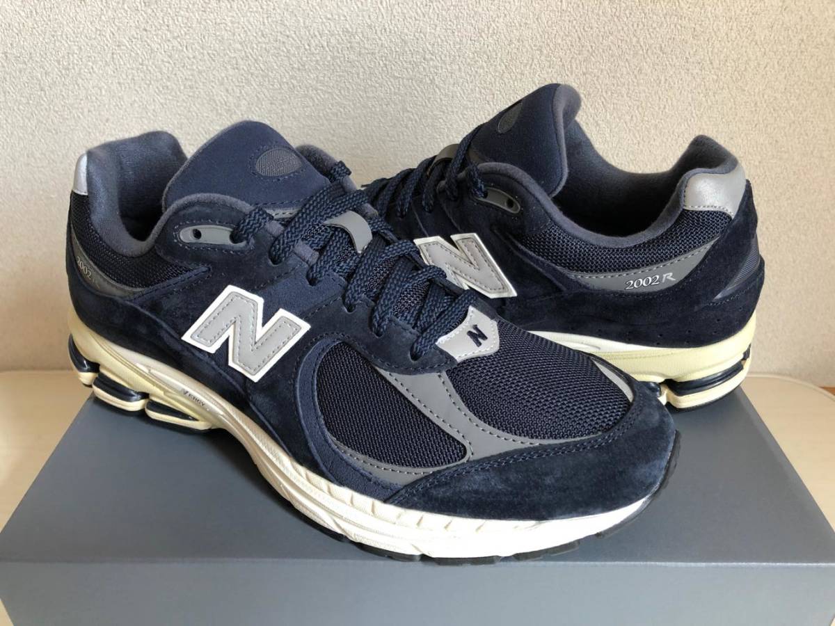 ☆【極美品】送料無料! ☆New Balance ニューバランス M2002RCA