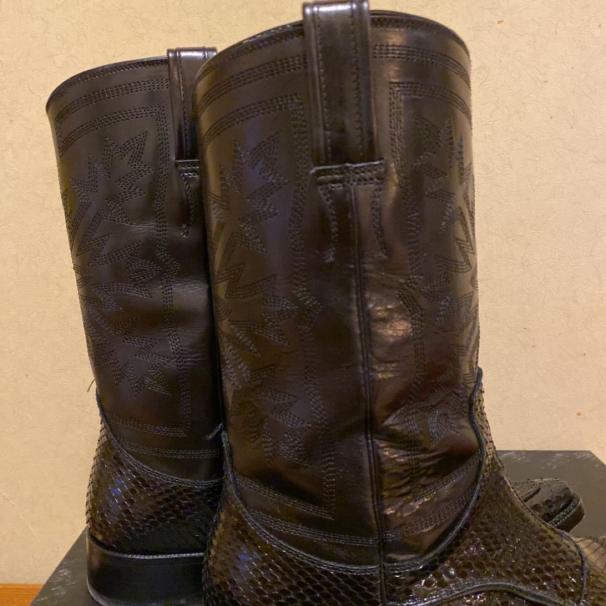 DOLCE & GABBANA PITONE VIT LUCIDO NERO | noonanwaste.com