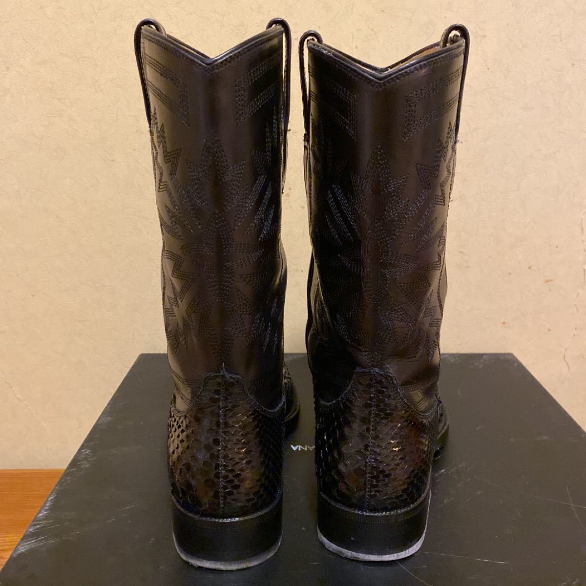 DOLCE & GABBANA PITONE VIT LUCIDO NERO | noonanwaste.com