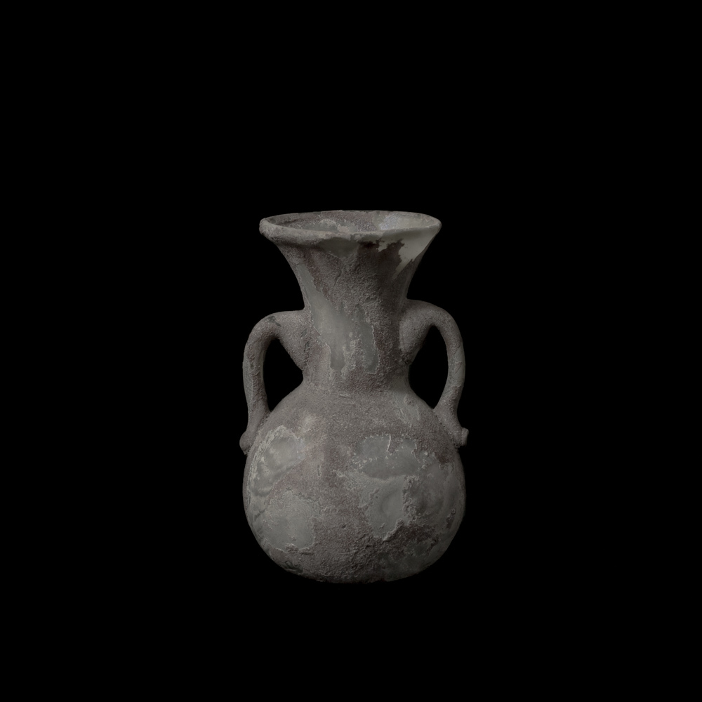 ローマングラス 把手付小瓶, 地中海沿岸地域, 紀元前2世紀-2世紀. （ローマ 帝国 古代 遺物 銀化 アンティーク 民藝 工芸 ガラス ボトル）