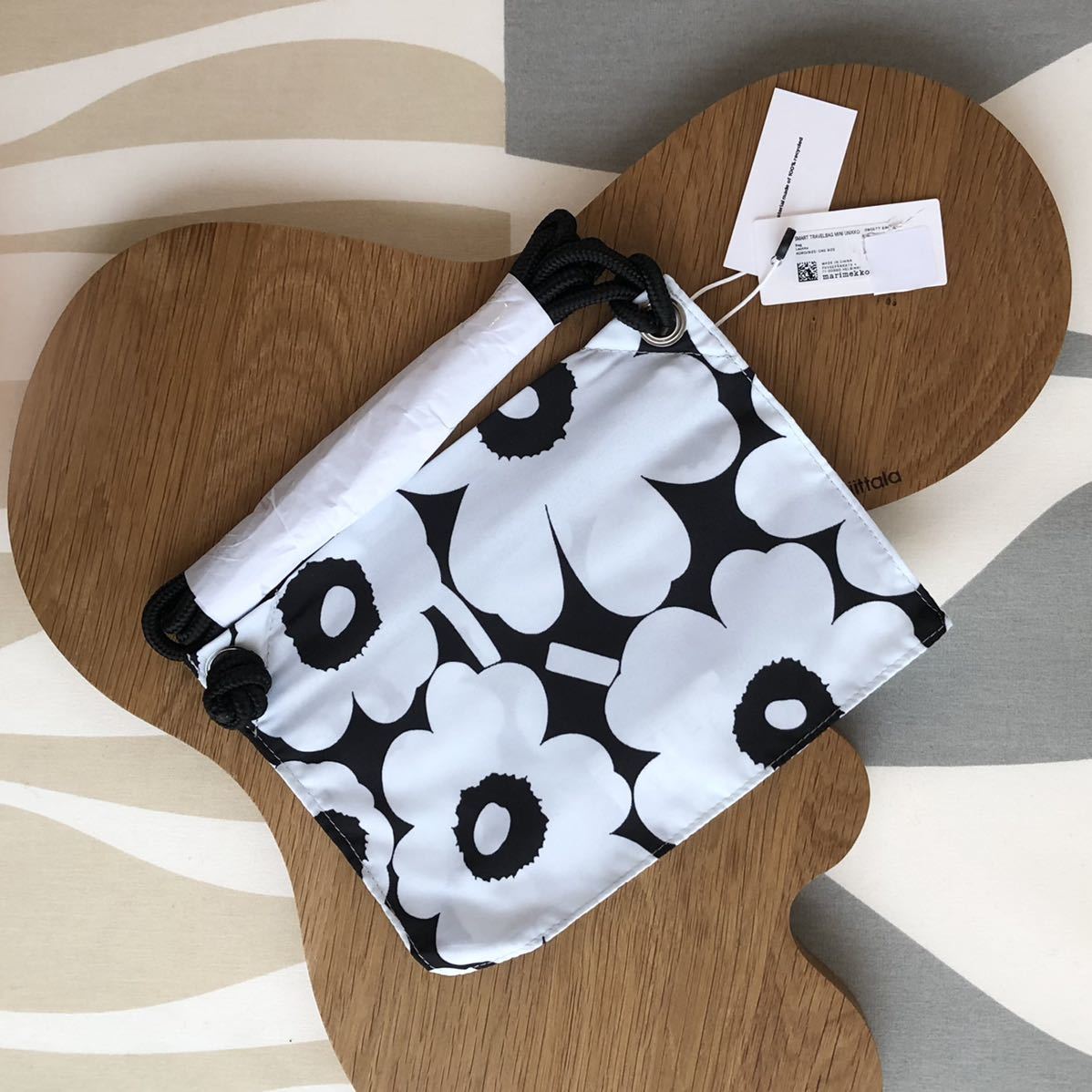 新品 marimekko Unikko Smart TRAVELBAG ウニッコ スマート トラベルバッグ ショルダーバッグ ブラック×ライトブルー_画像8